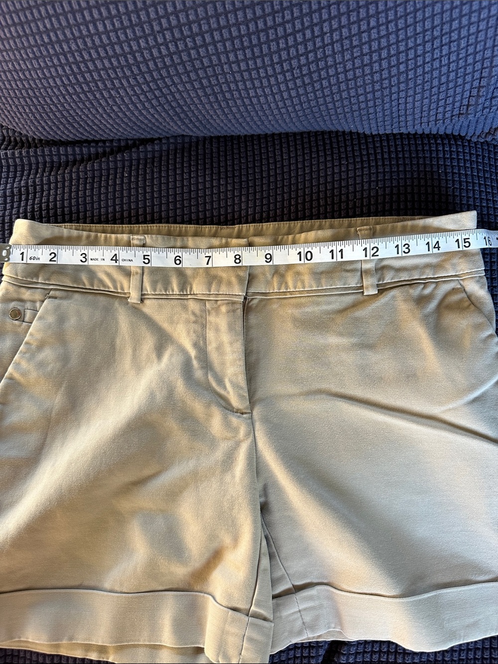 Apt. 9 Tan Roll-Hem Chino Shorts, size 4 - Picture 4 of 8